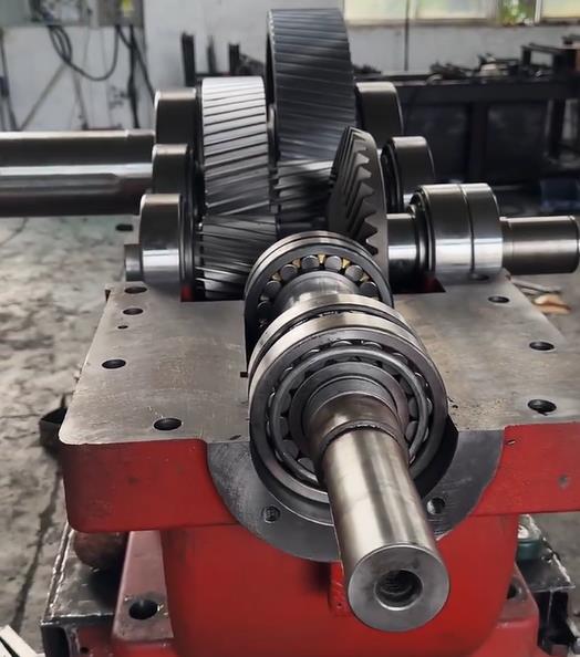 Analyzing Limitations of Traditional Gears and Bearings in Industrial Machinery