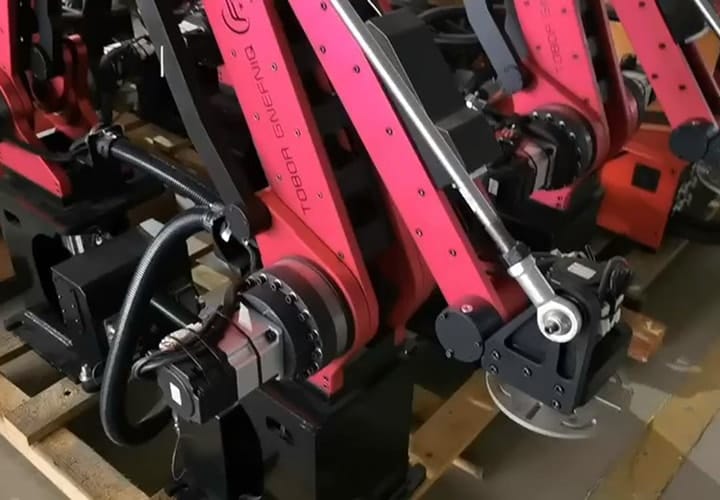 The Robot Manipulator Cooperates with Fubao Reducer